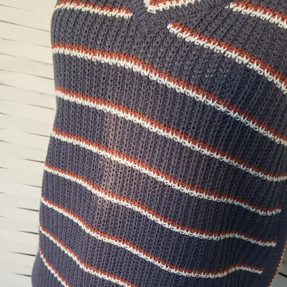 Striped Knit V-Neck Tank Top - Picture 5 of 6